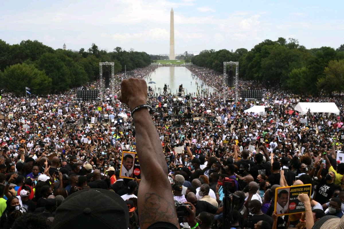 In photos: Thousands gather at Lincoln Memorial to protest police brutality - Axios buff.ly/31AGam4