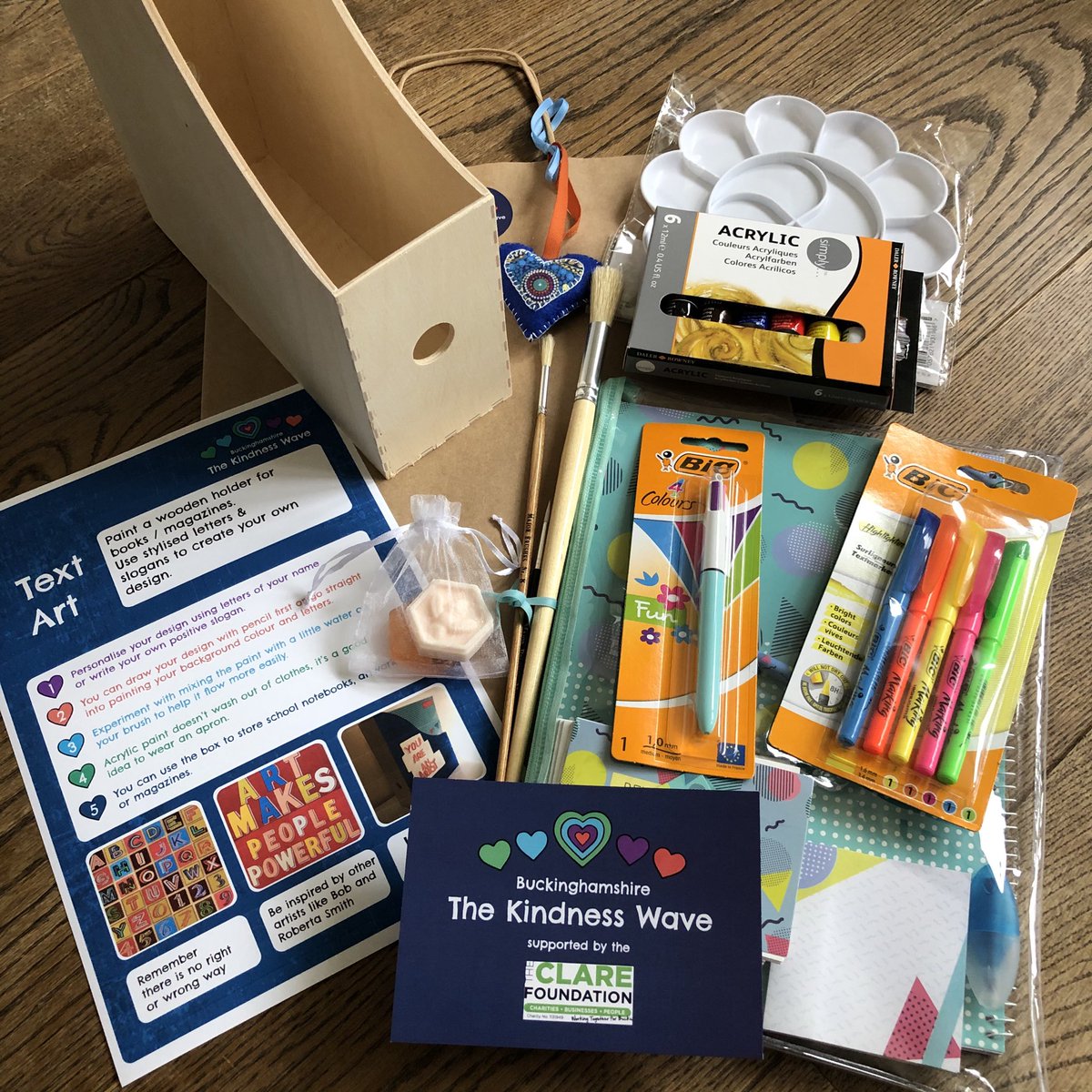 So happy to see our art parcels going out today to support young people in care across Bucks. Containing art materials to paint a wooden notebook holder inspired by the brilliant slogan art of ⁦<a href="/BobandRoberta/">Bob&Roberta Smith</a>⁩. Thanks to the support of ⁦@tcf_uk⁩ to make this happen!
