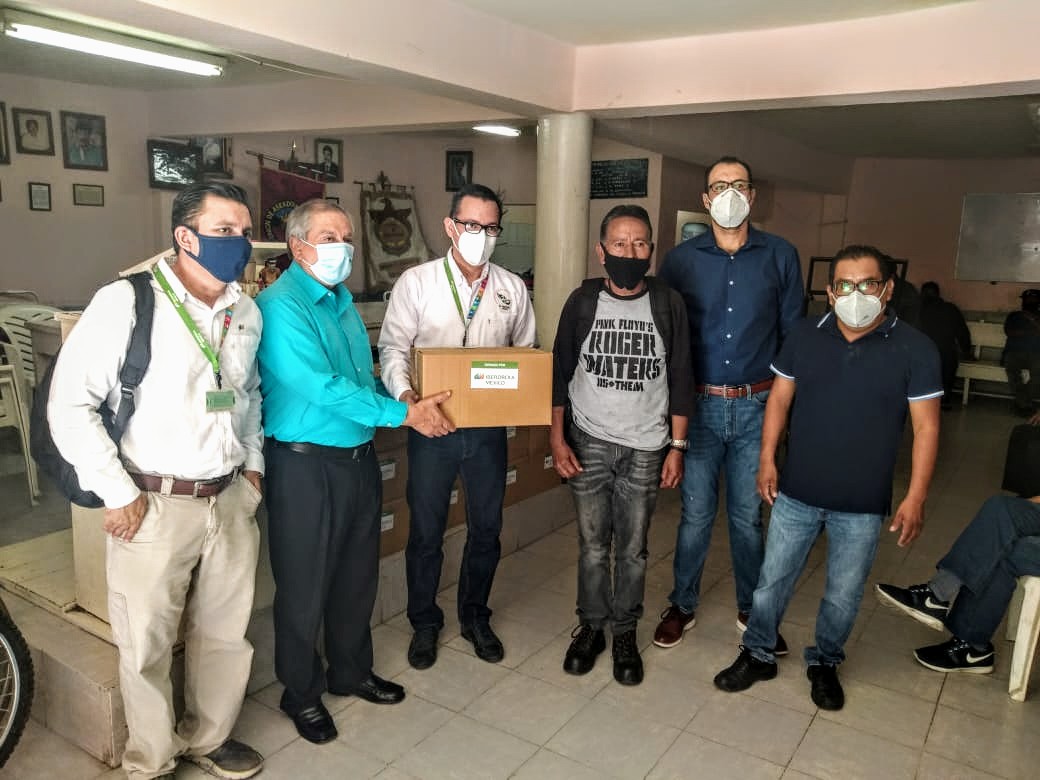 VicntGM's tweet photo. Aún en los tiempos difíciles los aseadores de calzado tiene la necesidad de buscar su sustento; por eso cualquier apoyo en sus insumos diarios siempre será bienvenido. https://t.co/BG9p4B2pdB