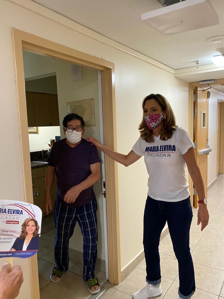 MaElviraSalazar's tweet photo. During our food distribution in #MiamiBeach 🌊, I was able to spend some time listening to the concerns and talk about ways to solve problems.
Thank you for your support, ideas and encouragement!
#FL27 #TeamMariaElvira #MariaforCongress https://t.co/rzRrhxBJ47