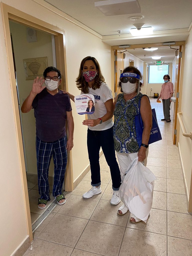 MaElviraSalazar's tweet photo. During our food distribution in #MiamiBeach 🌊, I was able to spend some time listening to the concerns and talk about ways to solve problems.
Thank you for your support, ideas and encouragement!
#FL27 #TeamMariaElvira #MariaforCongress https://t.co/rzRrhxBJ47