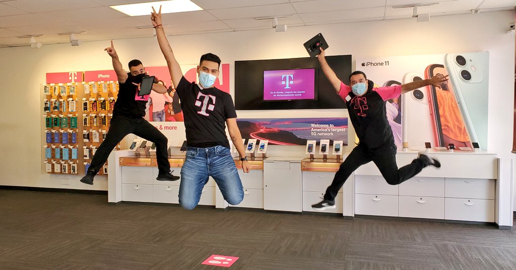evamcgoldrick's tweet photo. Thank you @CSILVA1981 & BOCA CHICA TEAM for making us feel at home #newtmobile #weR1 you guys are totally #WOWZER 🎉🎉 #JoyJump 😁 #RGVTruckSquad @J_bone1 @tjtscgkt @RogerFloresRGV @IlsaVargas https://t.co/mBCJPpp6Jj