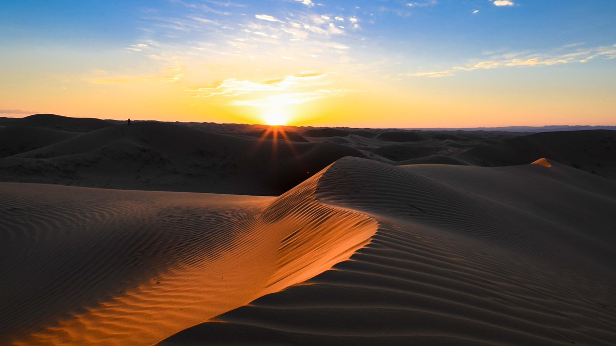 discoverbeijing's tweet photo. The Tengger Desert is the fourth largest desert in China. Its name comes from the Mongolian word for "sky," and suggests that the desert itself is as endless as the sky. https://t.co/n8pFQrDV18 https://t.co/p0W8EW3kqc