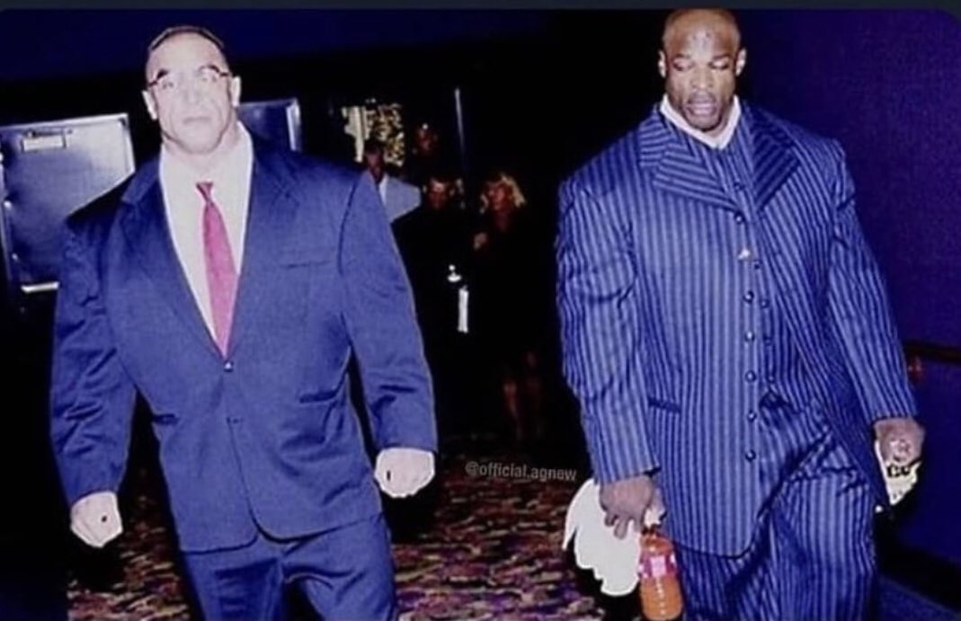 Sleeepish's tweet photo. Oh so this is why you rarely see a bodybuilder in a suit https://t.co/Ug6KOAEBwN