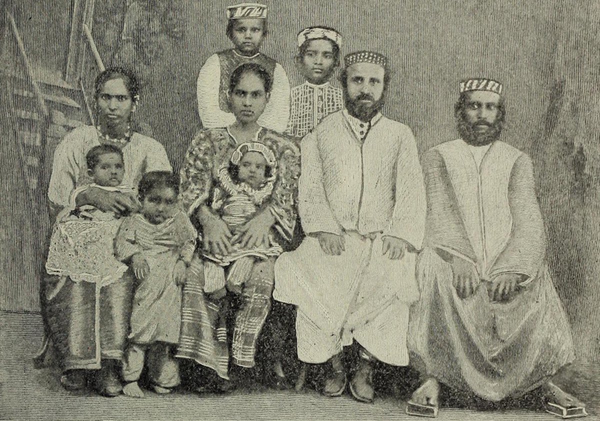 By the 16th century, Jewish communities in Kerala, India were speaking a unique Judeo-Malayalam language, which grew out of contact between local Dravidian languages and Hebrew. Judeo-Malayalam speakers would develop a rich oral tradition of poetry and music. 33/