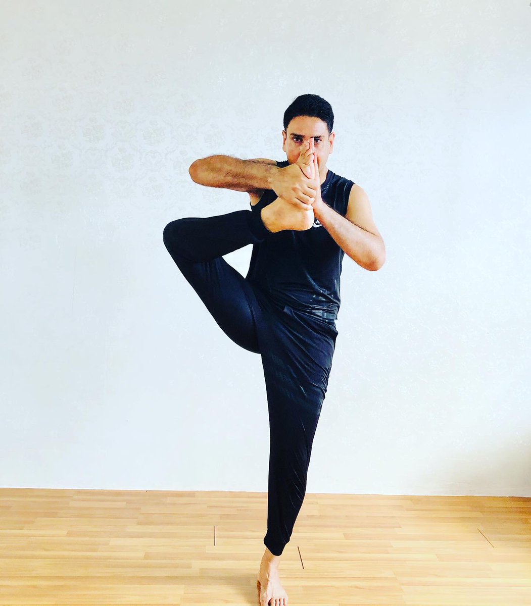 preetyogi's tweet photo. To practice any art, no matter how well or badly, is a way to make your soul grow. So do it.
#yogachallenge #preetyogi #yogashivomqng #shivomyogadancequangngai #shivomyogaanddancequangngai #yogastudioshivom #masterpreet #quangngaiyoga #shivomqng #loveshivom #yogafitlife https://t.co/Bw8sjVJk9t
