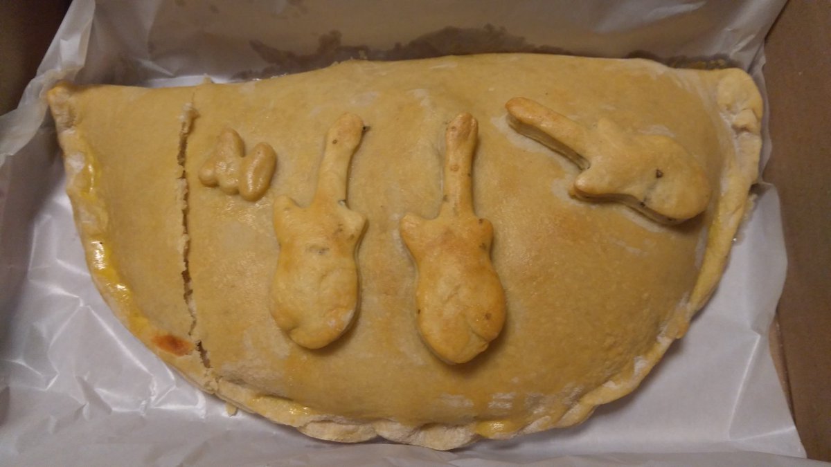 alvarobrg's tweet photo. Foodlive. Calzone top. https://t.co/6f1b4zk8Fu