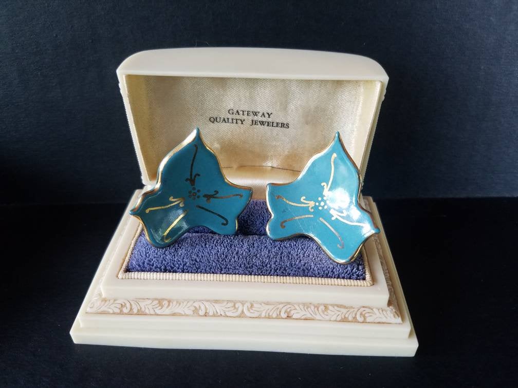 Excited to share the latest addition to my #etsy shop: Vintage Handpainted Porcelain Leaf Screwback Earrings etsy.me/31AYkUM #blue #gold #no #earlobe #plantstrees #leaf #porcelainearrings #leafshapedearrings #vintageearrings