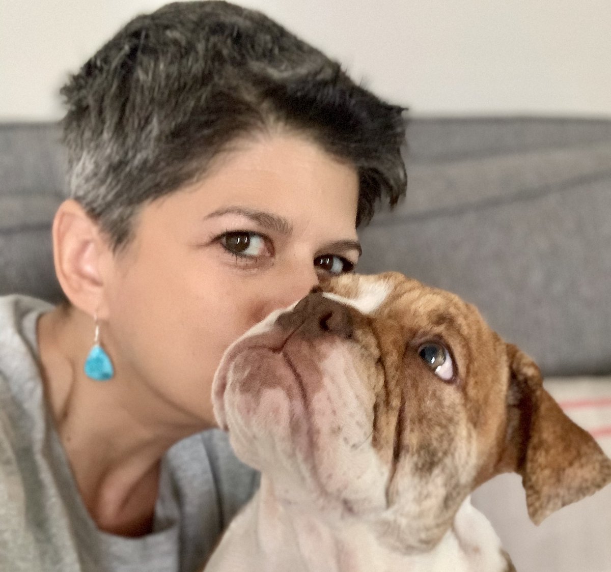 Yes, kisses are allowed.