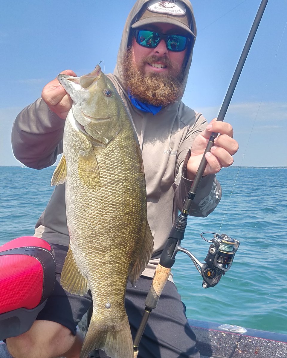 veenstramarcel1's tweet photo. The boys from Texas recently came up and put my @lews_fishing equipment to work on some Lake St.Clair studs!!! #mercurymarine #rangerboats #lews #lewsfishing #lewsfishingreels #strikekinglures #strikeking #smallmouthbass #fishing #guidetrip https://t.co/CkwMCpndMJ
