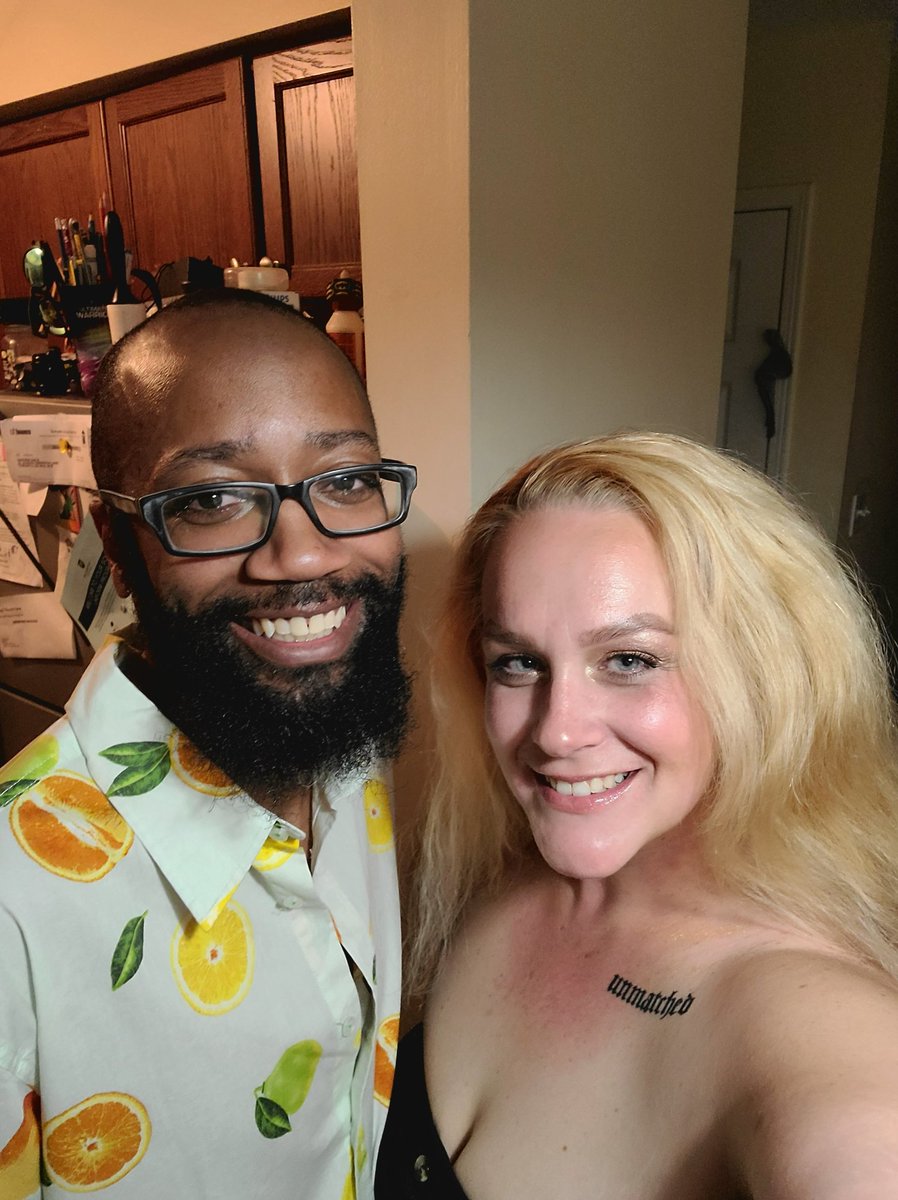 Kodele_mua's tweet image. All dressed up in our kitchen, ready to get our dance on!!! #THATSLOWJAMPARTY is about to lit!!!!