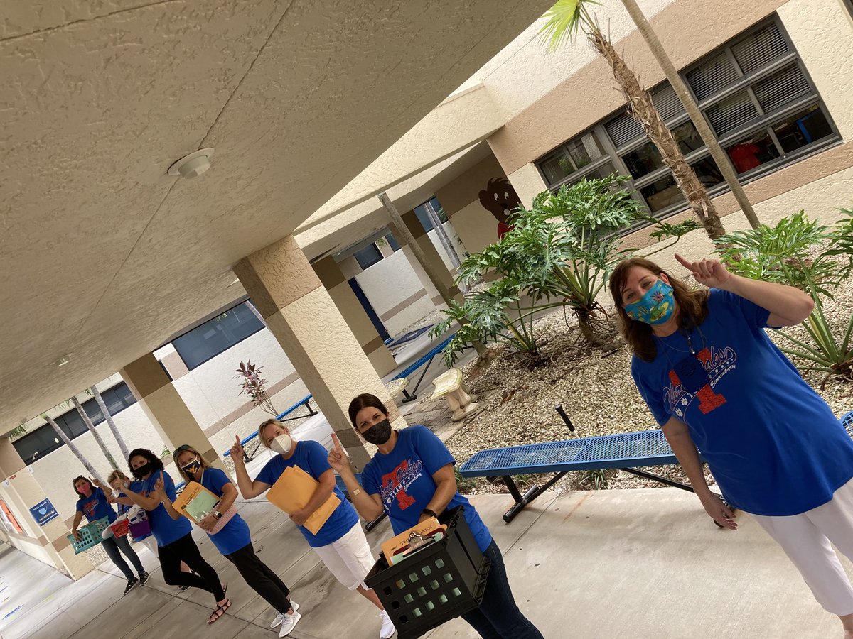 TOEBears's tweet image. ⁦@TOEBears⁩ fabulous 1st Grade Team did an amazing job welcoming our families during their drive through open house!!