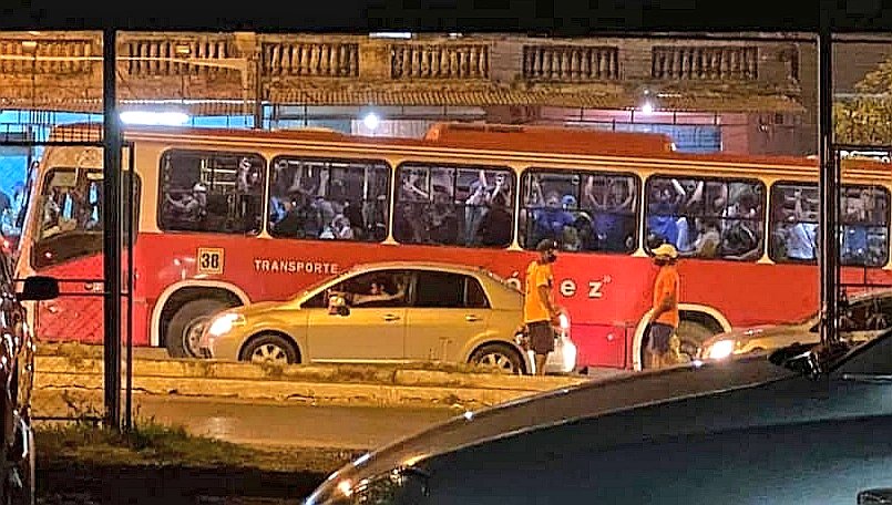 Por lo visto en los buses hay inmunidad. Gracias señores empresarios del transporte. 🙃