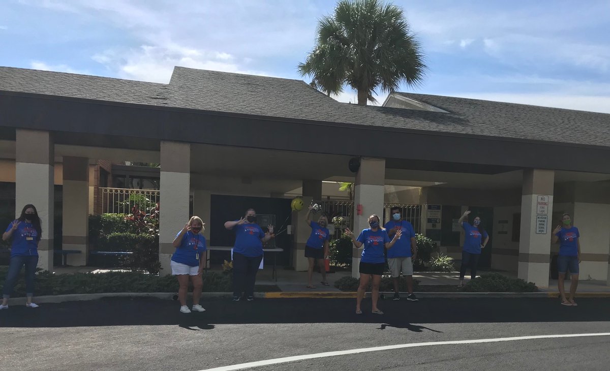 TOEBears's tweet image. ⁦@TOEBears⁩ Fantastic 4th Grade Team did an outstanding job during their drive through open house! They welcomed their families and got them excited about learning!