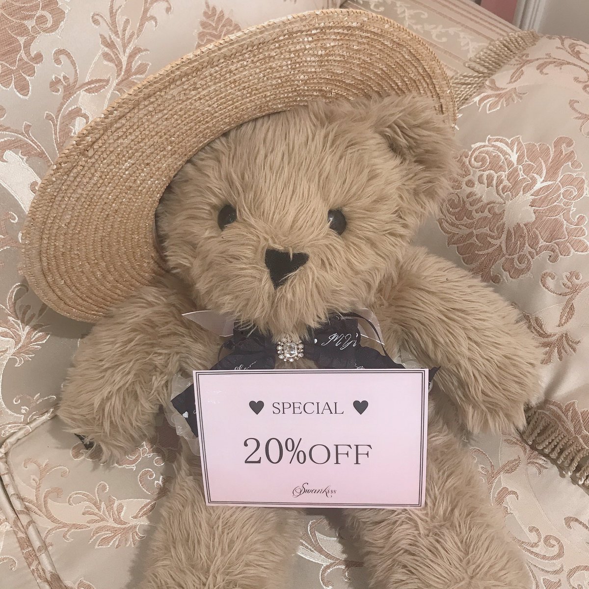 Swankiss109's tweet photo. おはようございます🐥☀️

本日の出勤スタッフ
 AYAMI &amp; SHIORI &amp; ASANO

店内一部SUMMERアイテム
SALE PRICEとなっております🌻❤︎

人気アイテムも再入荷致しました！

→営業時間
💛11:00〜20:00💛

#swankiss #スワンキス https://t.co/wOVa4sji5m
