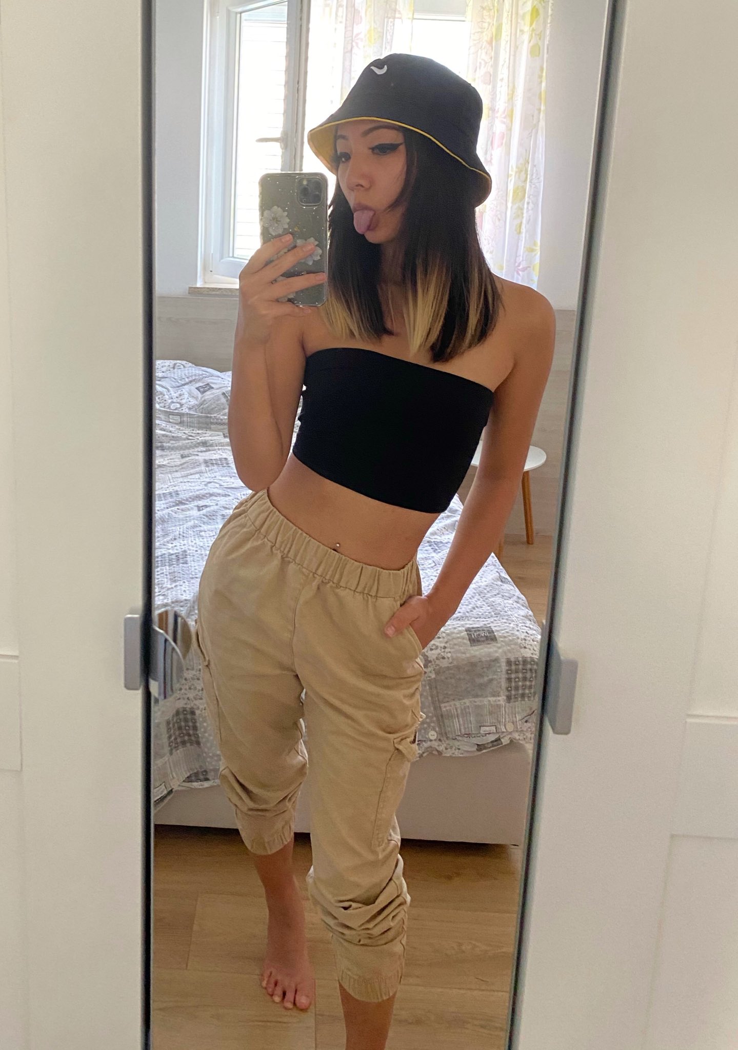 1 pic. Would you simp for me? 🖤 https://t.co/BfTDyaDXe1