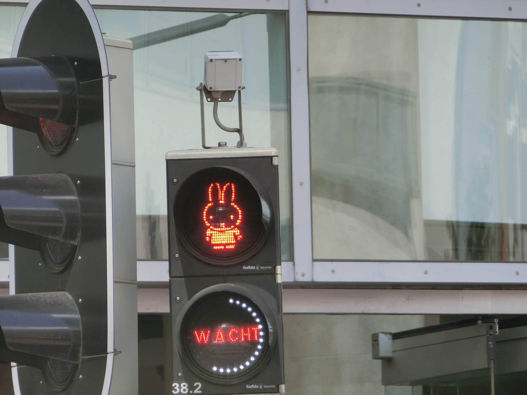 Bramblehouse オランダ ユトレヒトには ミッフィーちゃん信号があります ミッフィー の生みの親ディック ブルーナは ここの出身 T Co Kxj3b0hu5v Twitter