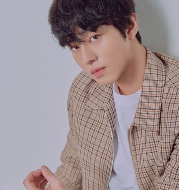  #AhnHyoSeop • 25 years old (April 17, 1995)Latest drama: Dr. Romantic 2