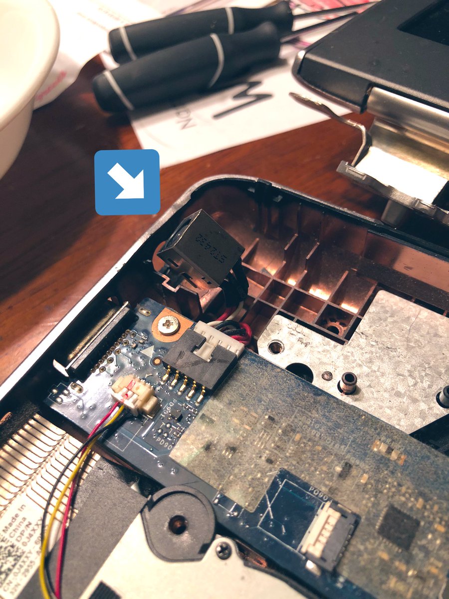 shonkori's tweet image. If you’re @dell laptop has ever done a 1 and a half off the sofa and landed on the power coupler this is what happens inside. And it only took 27 screws to reach! Adding super glue to my $HD shopping list. #dadtech