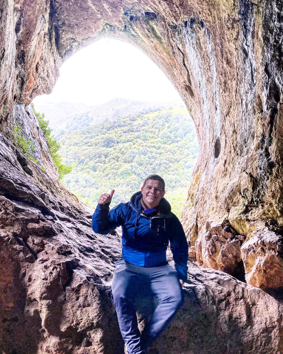 Thor's Cave - finally made it!! 🥾 #hiking #hikingadventures natural cavern #manifoldvalley #whitepeak #staffordshire #walk #walking what a view!! Fantastic #thorscave #nationaltrust