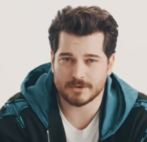 abbalcilar's tweet photo. 8 Yıldır dizilerle ilgilenip, yazıyorum.Çağatay Ulusoy henüz 4 dizi,2 Sinema filmi yaptı.Onlarca oyuncu tanıdım.Hayatımda onun gibi sevilen sanatçı tanımadım.Bu nedenle Mücadele Çıkmazı filminden sonra mutlaka bir dizisinde oynayıp.Bu sevginin karşılığı verilmeli.@cagatayulusoyy https://t.co/D86Fq60uMg