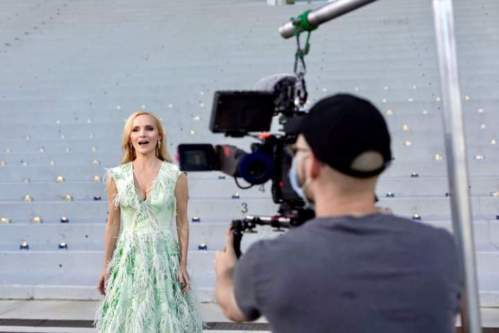 More behind the scenes moments from our music video shoot! Promotional video coming in a week 🥳 #BTS #musicvideo #singingrevolution #BehindTheScenes