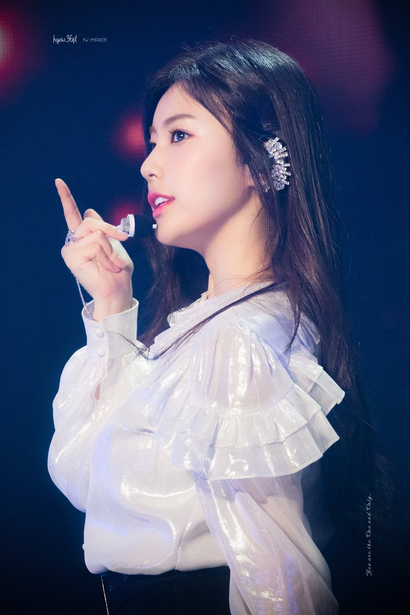 190608 서울 콘서트

#강혜원 #혜원 #カンヘウォン #hyewon
#아이즈원 #IZONE 

<a href="/8dcreative_ent/">에잇디 크리에이티브</a> <a href="/official_izone/">official_IZONE</a>