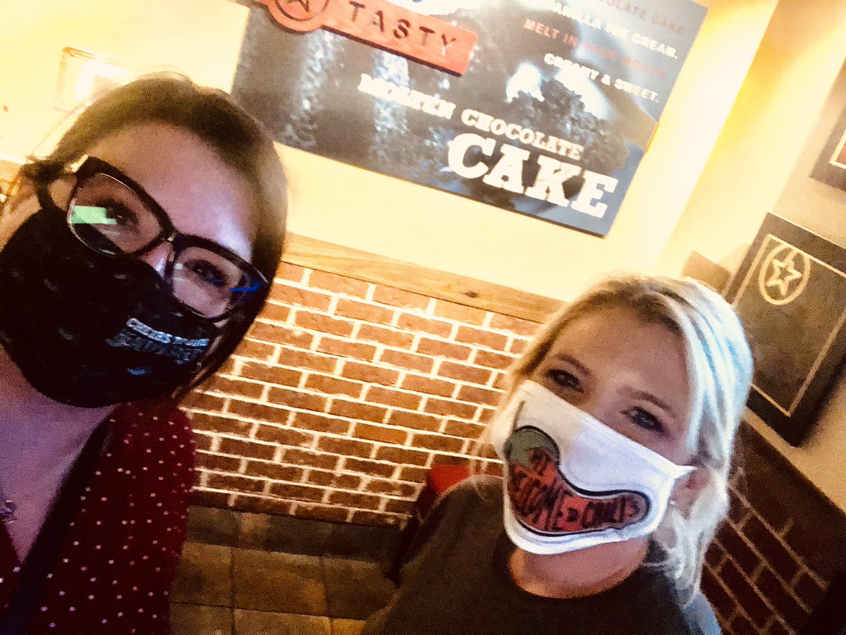 amanda3mckinney's tweet photo. Fri-YAY night at 🌶s Ardmore!! Love seeing all the fun #ChilisLove masks our TMs come up with!! #WTC Andddd @tmhavron76 giving focused recognition to Courtney for her amazing #TeamService 🌻@Cgravens1 @train3rgirl @JeremyX43300009 @AmberSwink2 https://t.co/pu4WGColUF