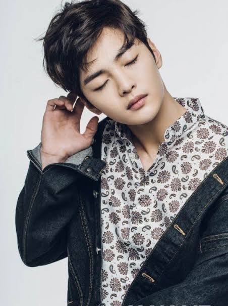  #KimMinJae• 23 years old (Nov 1, 1996) Latest drama: Dr. Romantic 2