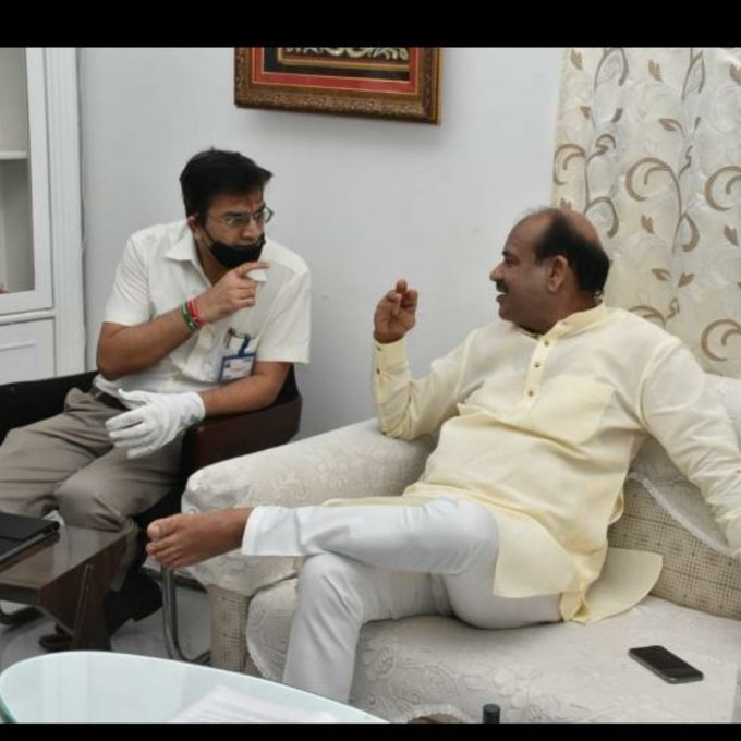 ThatEarthling's tweet photo. Thankyou for open our eyes to see how education ministry becomes #corruptionfactory and education minister becomes #depression_minister @DrRPNishank ji .
We will never forget you and #kota_coaching_industry.
#PostponeJEEAndNEET
#JEE_NEET https://t.co/UWpfNj1UZ3