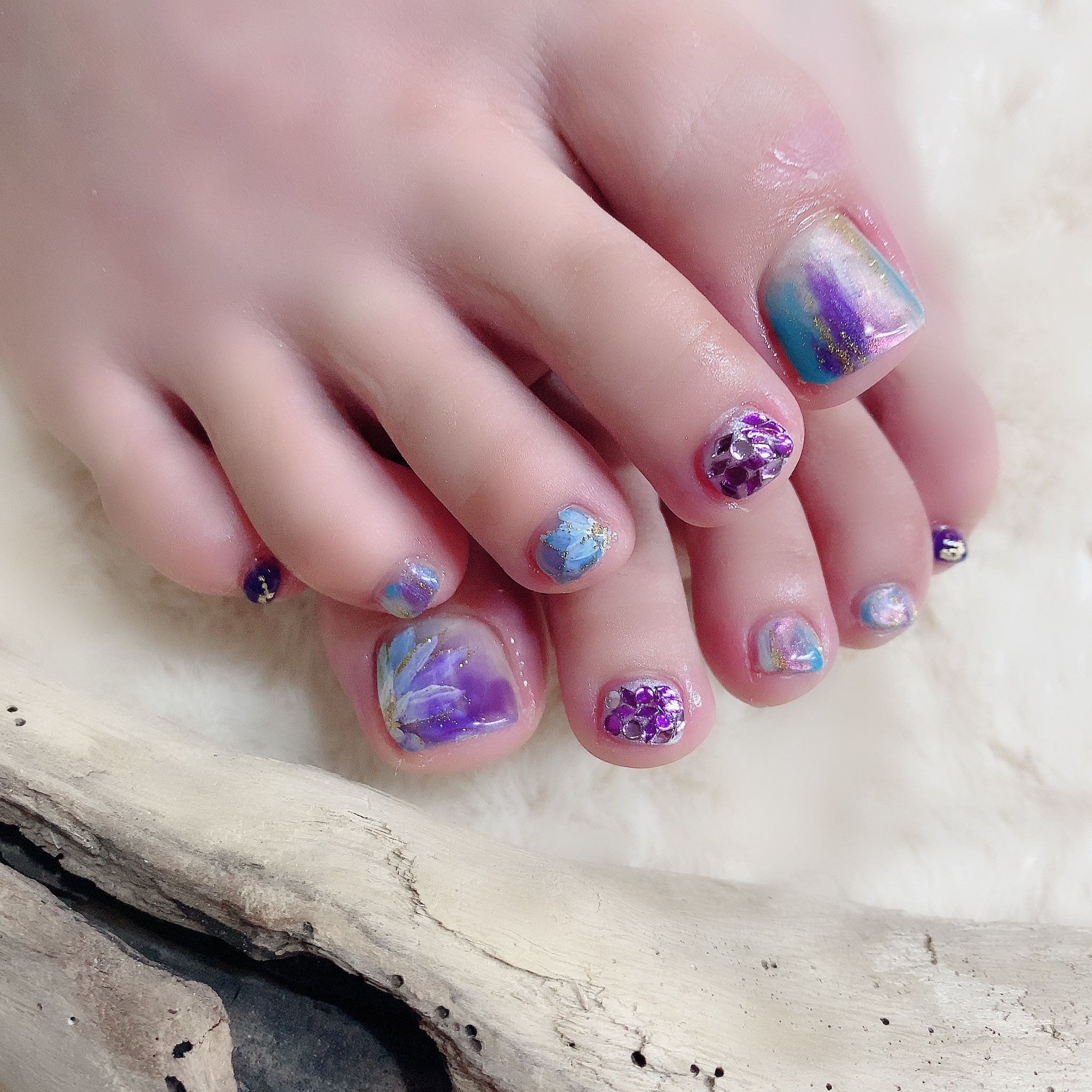 4nail 紫とターコイズが夏すぎず秋すぎず 京王堀之内ネイルサロン フットネイルアート10本 60分 6900円 京王堀之内ネイルサロン 京王堀之内ネイル 南大沢ネイルサロン 南大沢ネイル 多摩センターネイルサロン 多摩センターネイル 唐木田ネイル