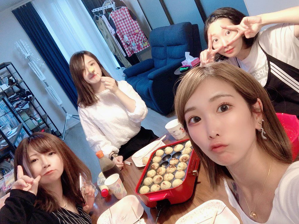 sy_am_il's tweet photo. そして、半年ぶりに全員集合した🥰
久しぶりなのに、全然いつも通りにすごせる君たちが大好きだ
#KilmiL https://t.co/vCQiMaXI3T