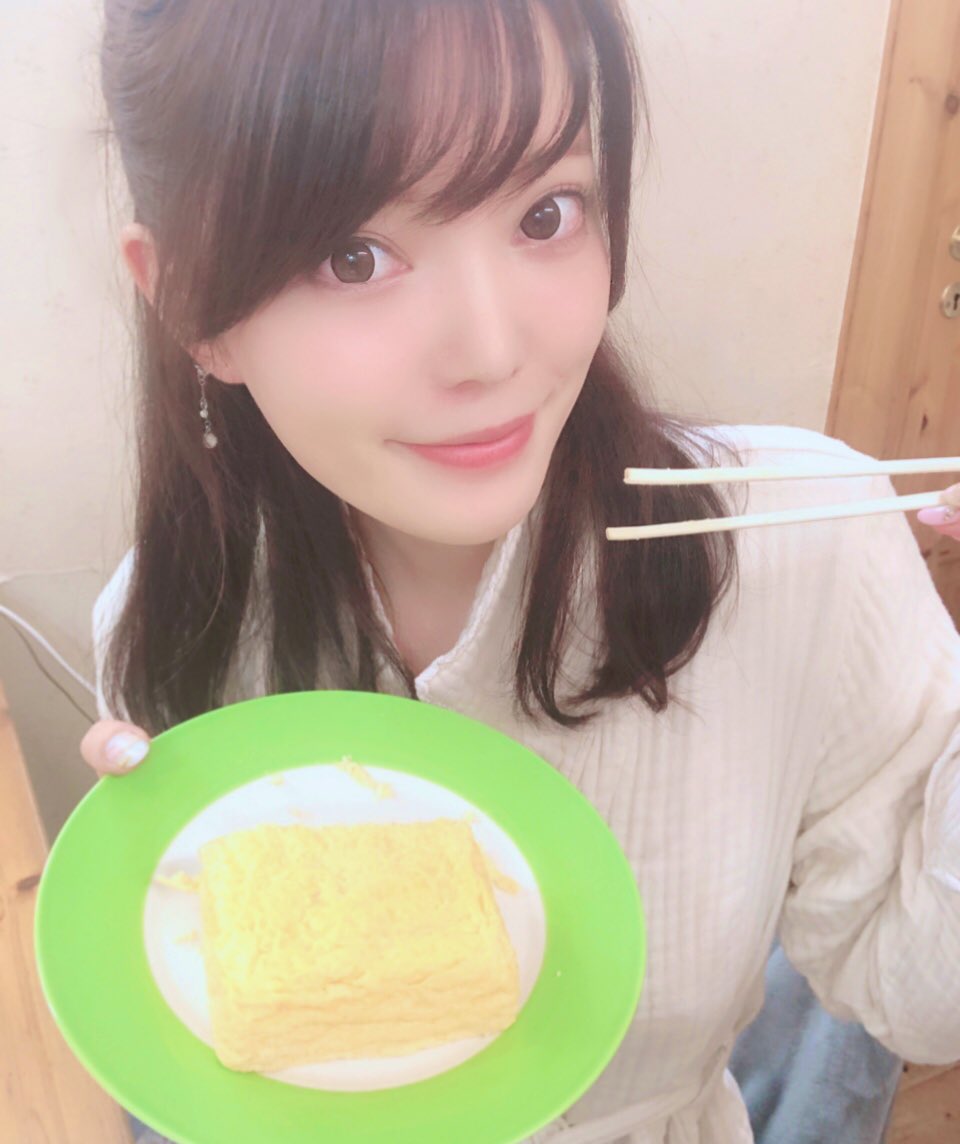 だーいすきな卵焼きでテンション上がったとき❤︎

みなさん夏バテ大丈夫かなあ〜。
ちゃんと、水分補給してね🍹🥂