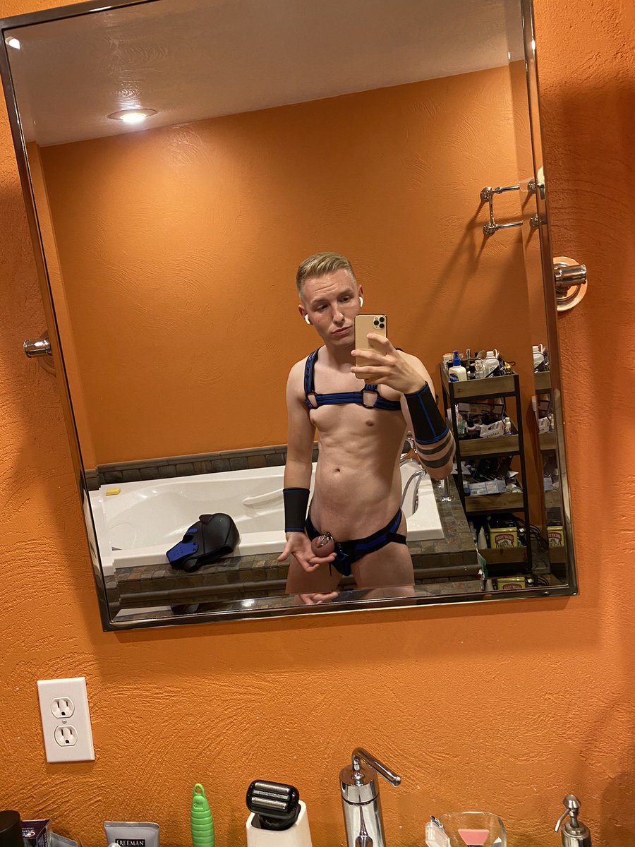 Gimpnothing's tweet photo. Have not worn my pup gear in a while https://t.co/ej76sqeMXD