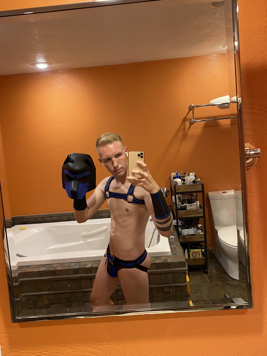 Gimpnothing's tweet photo. Have not worn my pup gear in a while https://t.co/ej76sqeMXD