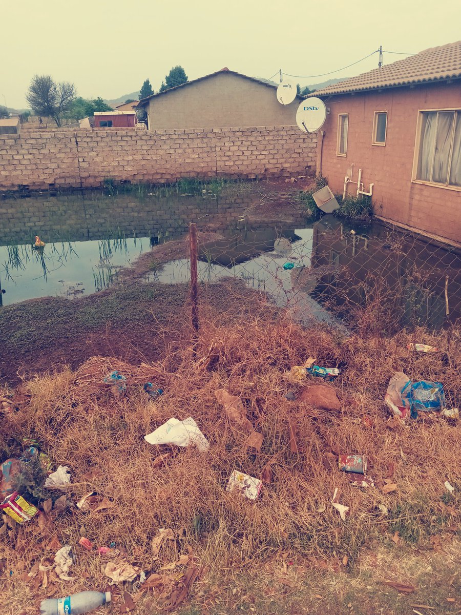 This is a human right violation done here by the  @CityTshwane municipality. The community says the municipality workers asked to be paid coldrink to fix the blockage.It's a shame that those at the bottom have to suffer for what their leaders fail to do. Aloota contunua!!