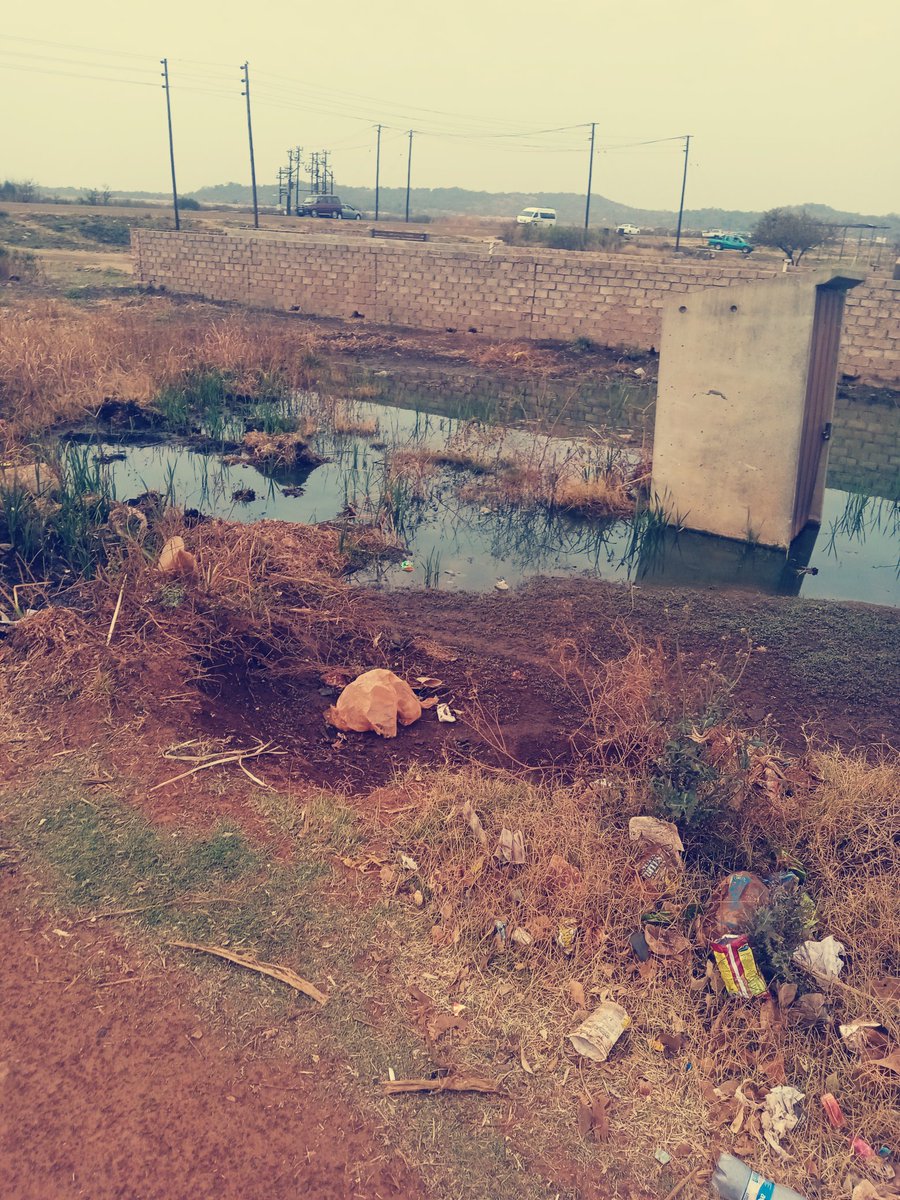 This is a human right violation done here by the  @CityTshwane municipality. The community says the municipality workers asked to be paid coldrink to fix the blockage.It's a shame that those at the bottom have to suffer for what their leaders fail to do. Aloota contunua!!