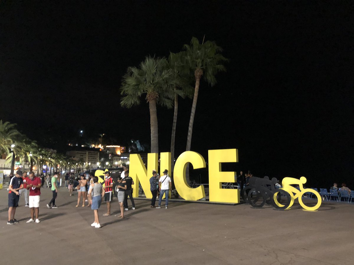 DansLaMusette's tweet photo. Honteux ! Arrivés hier soir à @VilledeNice pour un week-end dégustation de socca et de panisses, et qu’est-ce qu’on apprend ? Qu’une course de vélo va paralyser la ville... 

Vacances foutues en l’air à cause de trois-quatre mecs en lycra moulant. Merci. https://t.co/Obf3pwg3oT
