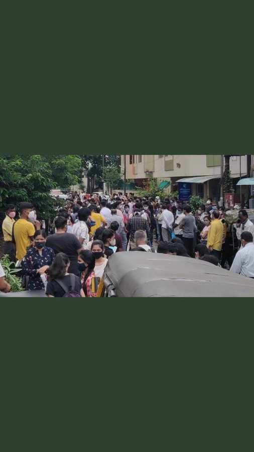 am_devashish's tweet photo. Hotel management exams held today by NTA

Yeh inlog ka SOP follow ho raha dekho ,aise bachenge hmlog corona se?
 
#PostponeJEEAndNEET 
@DG_NTA @DrRPNishank https://t.co/Y7lg5LAgxc