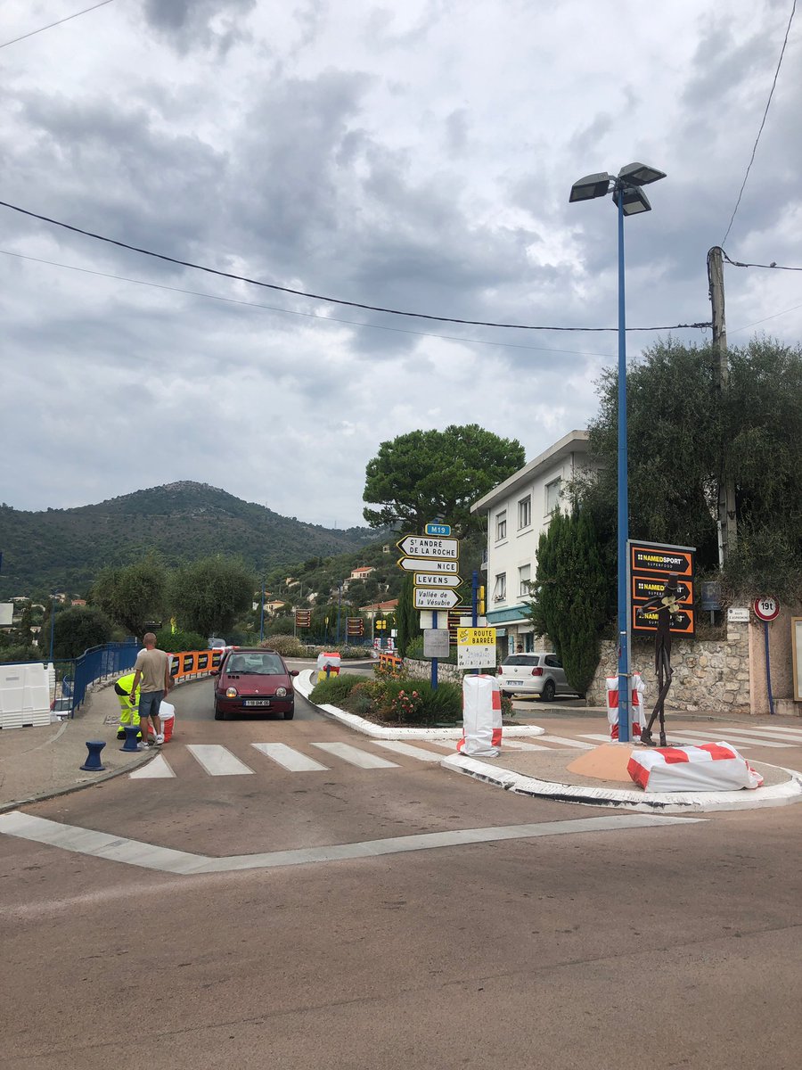nabed06's tweet photo. @TourretteLevens est prêt pour “accueillir” le Tour de France 🚴 Passage des coureurs vers 16h40 (rond point de la pharmacie) depuis Aspremont pour se diriger vers Levens. La caravane passera vers 14h50. Le port du masque est obligatoire. #Tourdefrance #TDF2020 #Nice2020 https://t.co/bL0pvsXnco