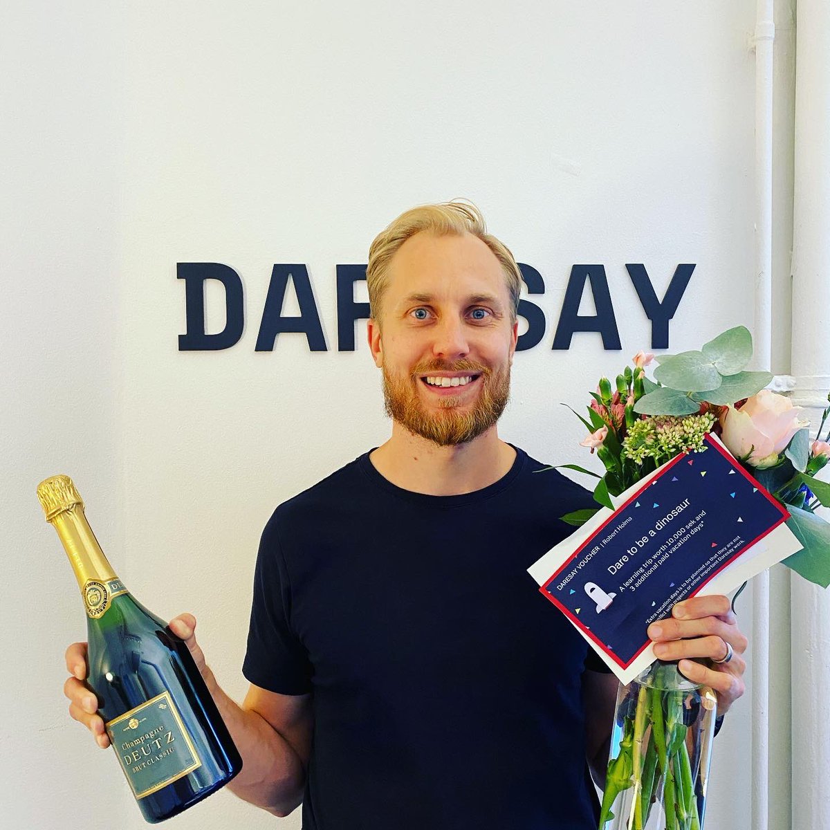 Hip hip hurra! Bästa Robert Holma — tech lead, interaktionsdesigner, långdistanslöpare, liverpoolfan och umeåkontorspionjär — firar 10 år som Daresayer! För att citera <a href="/likebobby/">Robert Holma</a> själv - ”Det känns som att vi just börjar komma igång” 🙏😍🕺🍾👨🏼‍💻🏃‍♂️ instagram.com/p/CEcjWespawE/…