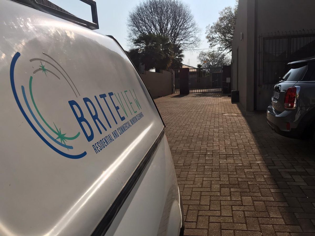 superjourno's tweet photo. Yo! @SihleMlambo_ you’d be happy to know that after six months, I finally got a car wash. 
Thanks to @brite_view - give them a call, they are mobile. https://t.co/BYzeiZLitv