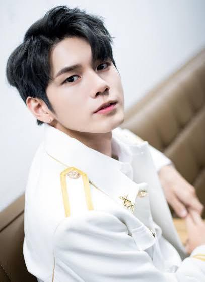  #OngSeongWu • 25 years old (Aug 25, 1995)Latest drama: More than Friends , At Eighteen