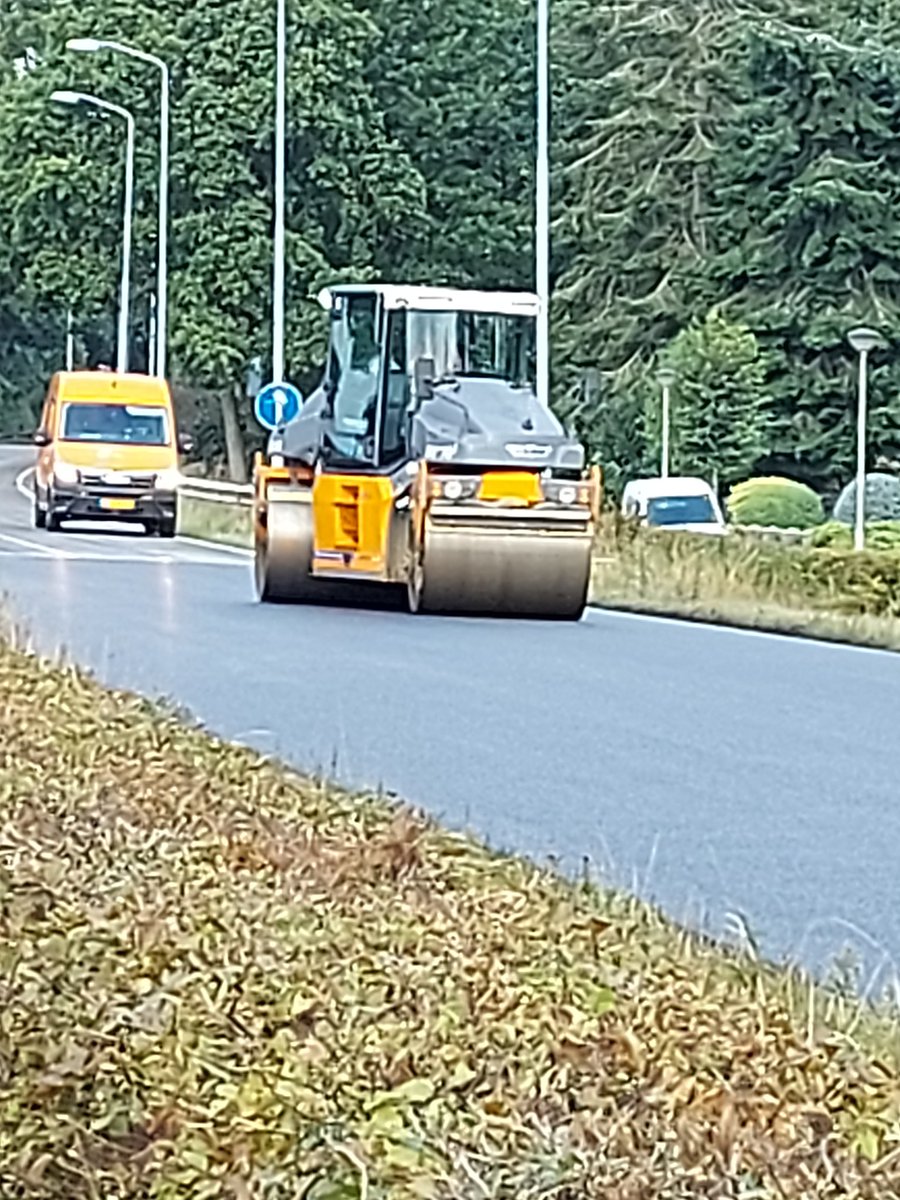 poffertjes1's tweet photo. De #oranjerakkers van de @VermeulenGroep zijn dit en volgend weekend op de #N270 t.h.v. #Deurne bezig met div. Asfalt en beton reparaties hou rekening met een flinke omleiding. https://t.co/uFhz5hhYh8