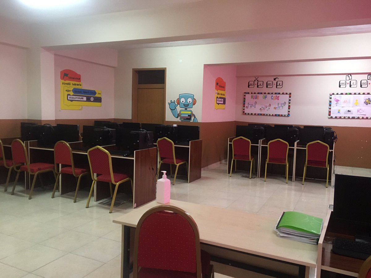 Eğitimin uzaktan yapıldığı COVID-19 salgın sürecnde, evinde
bilgisayar ve internet erişimi bulunmayan öğrencilerimizin süreçte kullanmsı için bilişim laboratuarımız EBA Destek Noktası olarak kullanıma hazır hale getirilmiştir.<a href="/tcmeb/">Millî Eğitim Bakanlığı</a> <a href="/ziyaselcuk/">Ziya Selçuk</a> <a href="/AgriValilik/">T.C. Ağrı Valiliği</a> <a href="/agrimem/">AĞRI MEM</a> <a href="/mfaruktekinn/">Mehmet Faruk Tekin</a>