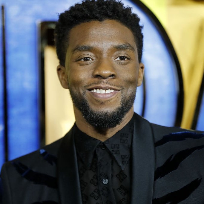 Chadwick Boseman, la star des Black Panthers, meurt à 43 ans. Il a été diagnostiqué avec un cancer du colon il y a quatre ans, mais n'avait pas rendu l'information publique.
#ChadwickBoseman
#Wakanda #blackpanthers