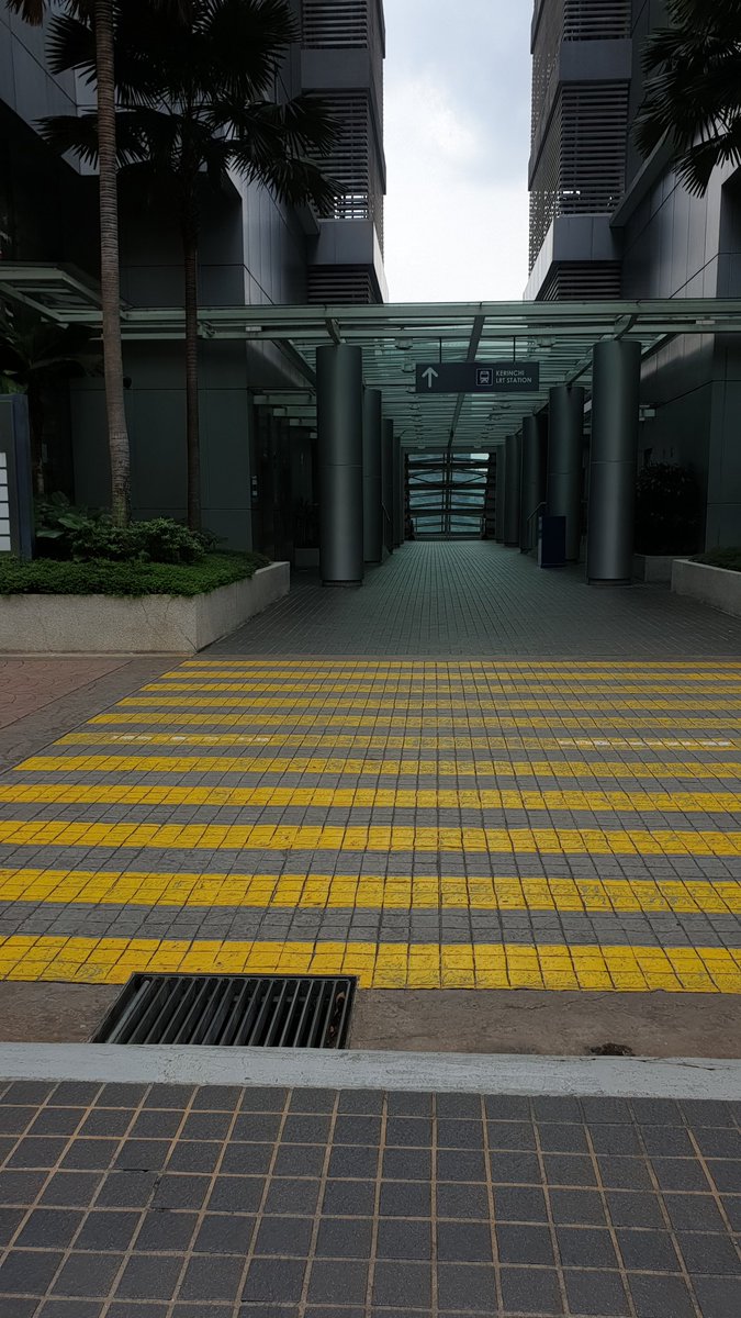 First, you find this entrance in Bangsar South. It will lead you to Kerinchi LRT station. And it's located beside the 7/11. It's in the opposite direction of  #TheSphere. Find it & walk down a few floors, don't worry, all escalators.