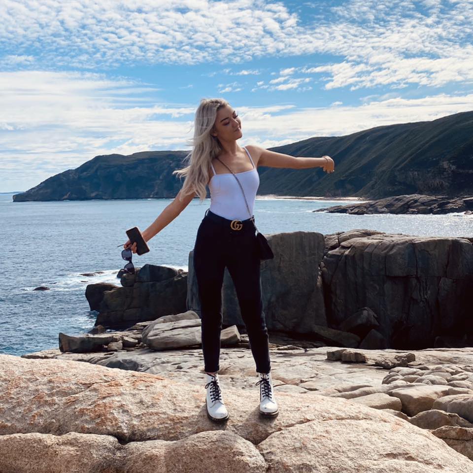 modelamy1's tweet image. 