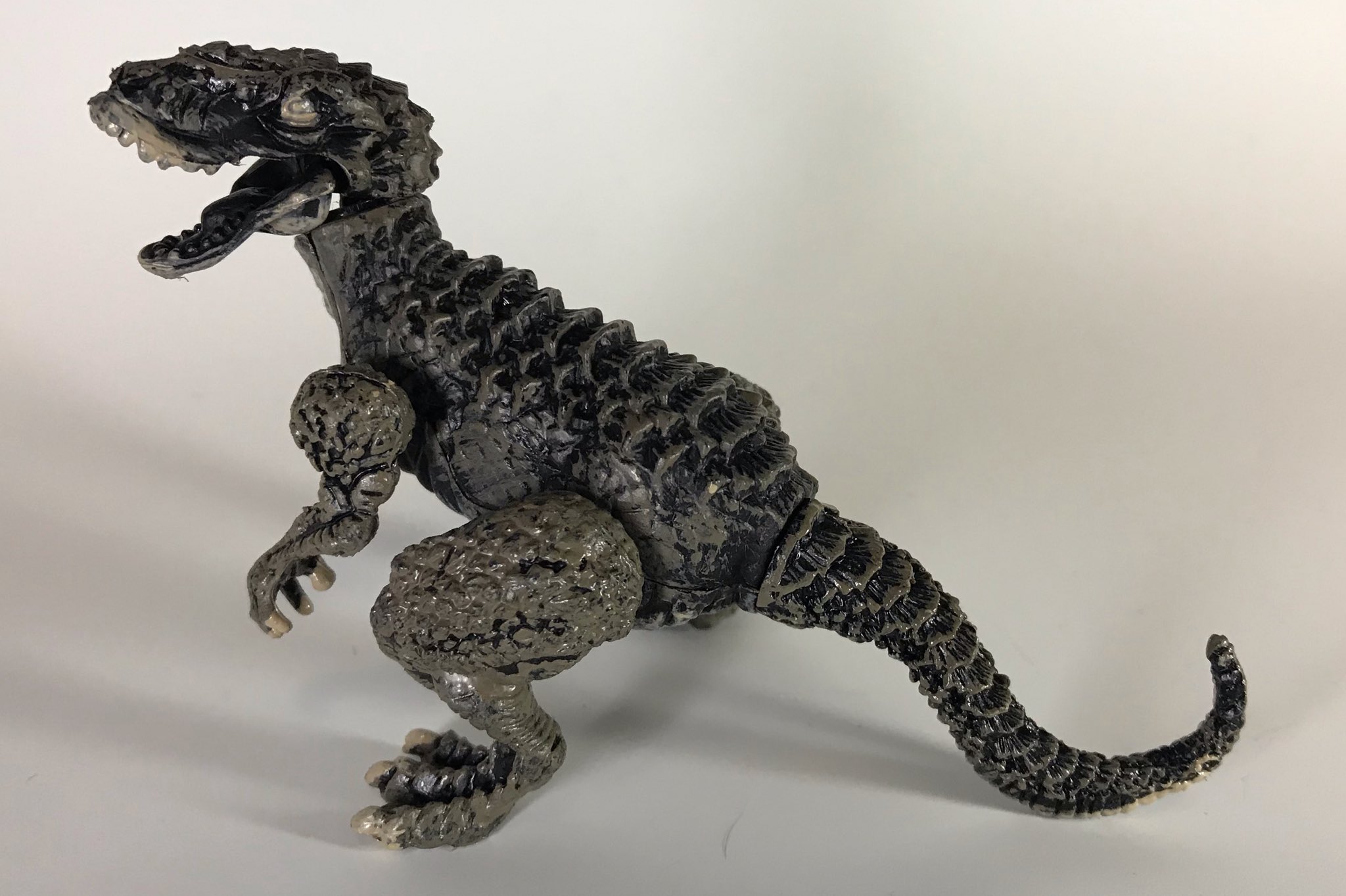 Kotti ダイソーの組み立て式恐竜フィギュア 激突バトルダイナソーキット 選べる3種でカラバリあるみたい 頭手足尻尾が可動して口も開閉 T Co Banlkey9lk Twitter