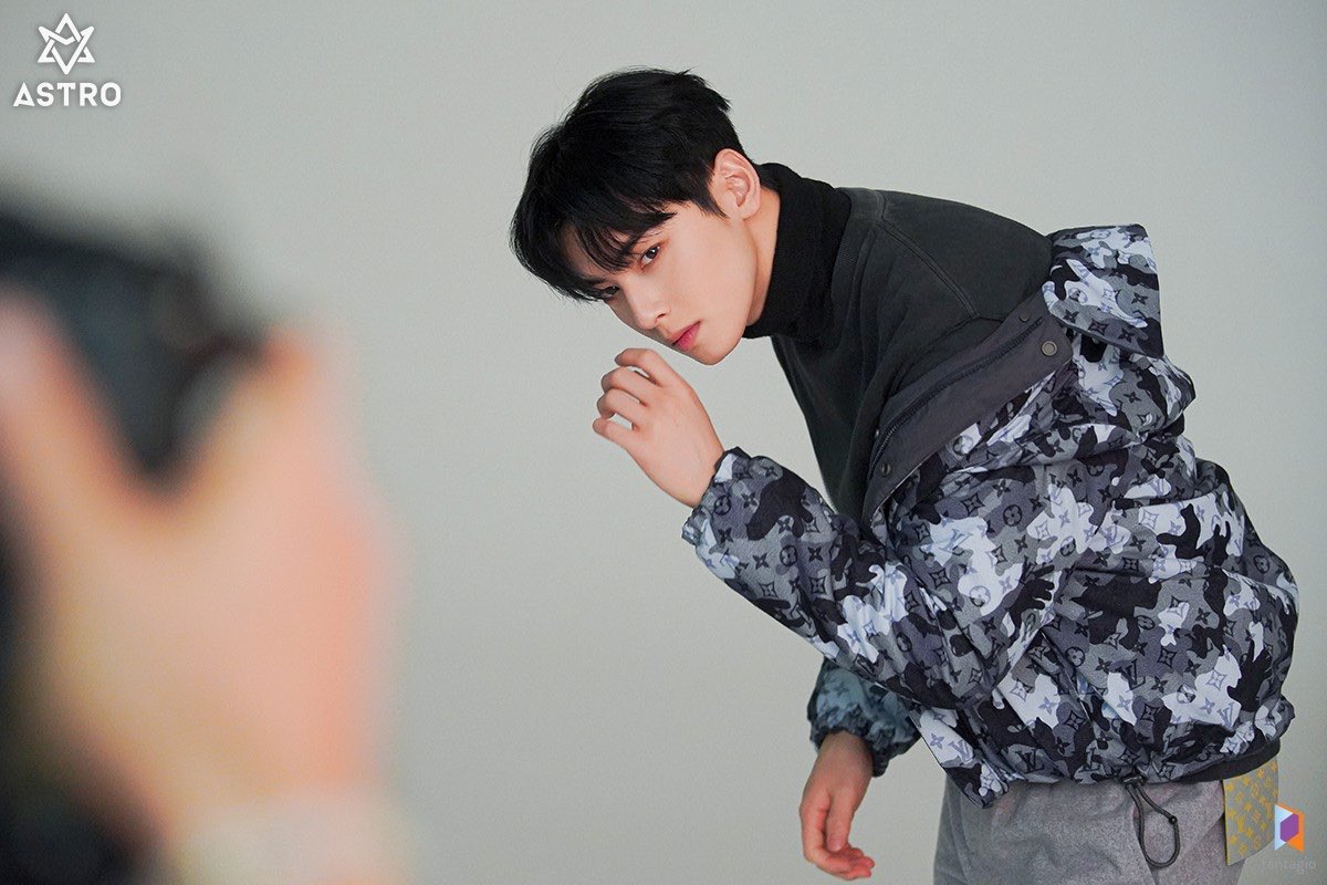 X \ Cha Eun Woo Philippines على X: Cha Eun Woo for Louis Vuitton on  Esquire KR Behind The Scene Photos from Fantagio Naver Blog   #ASTRO #아스트로 #アストロ #ChaEunwoo #차은우 #LeeDongMin #